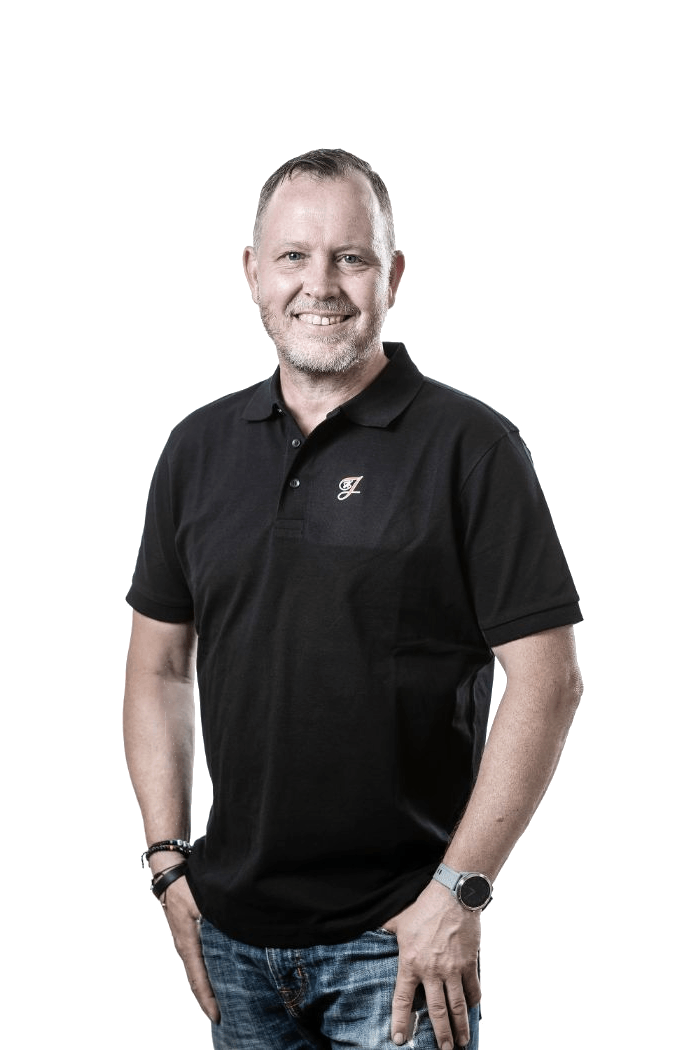 Joakim Ramstedt är snickare & plattsättare för HJ Bygg & Entreprenad