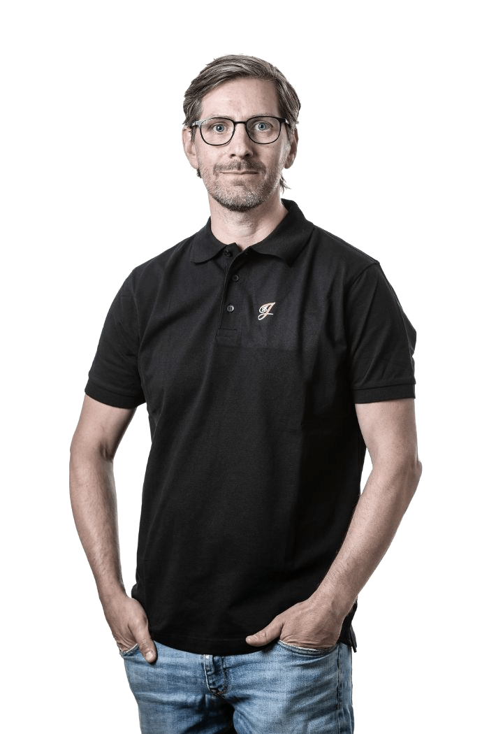 Mattias Samuelsson, Snickare & plattsättare på HJ Bygg & Entreprenad.