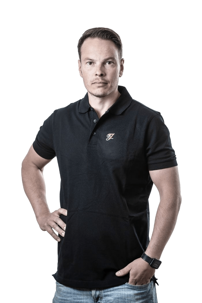 Robert Granholm, Snickare på HJ Bygg & Entreprenad.